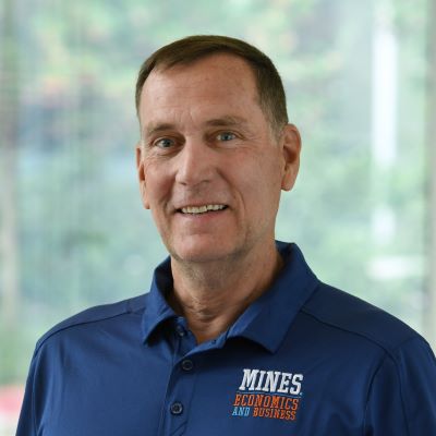 Mike Helwig headshot
