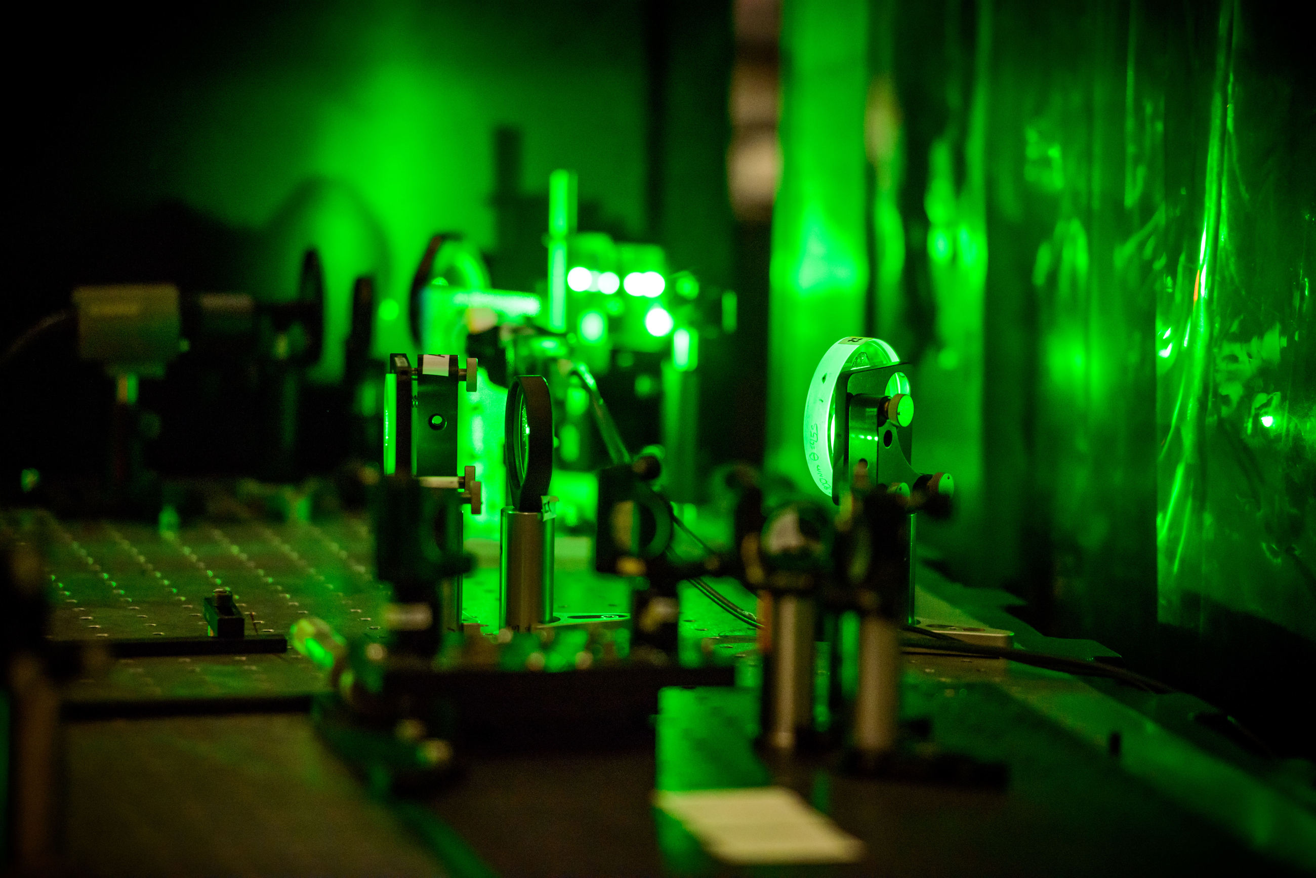 A bunch of green lights that are on a table.